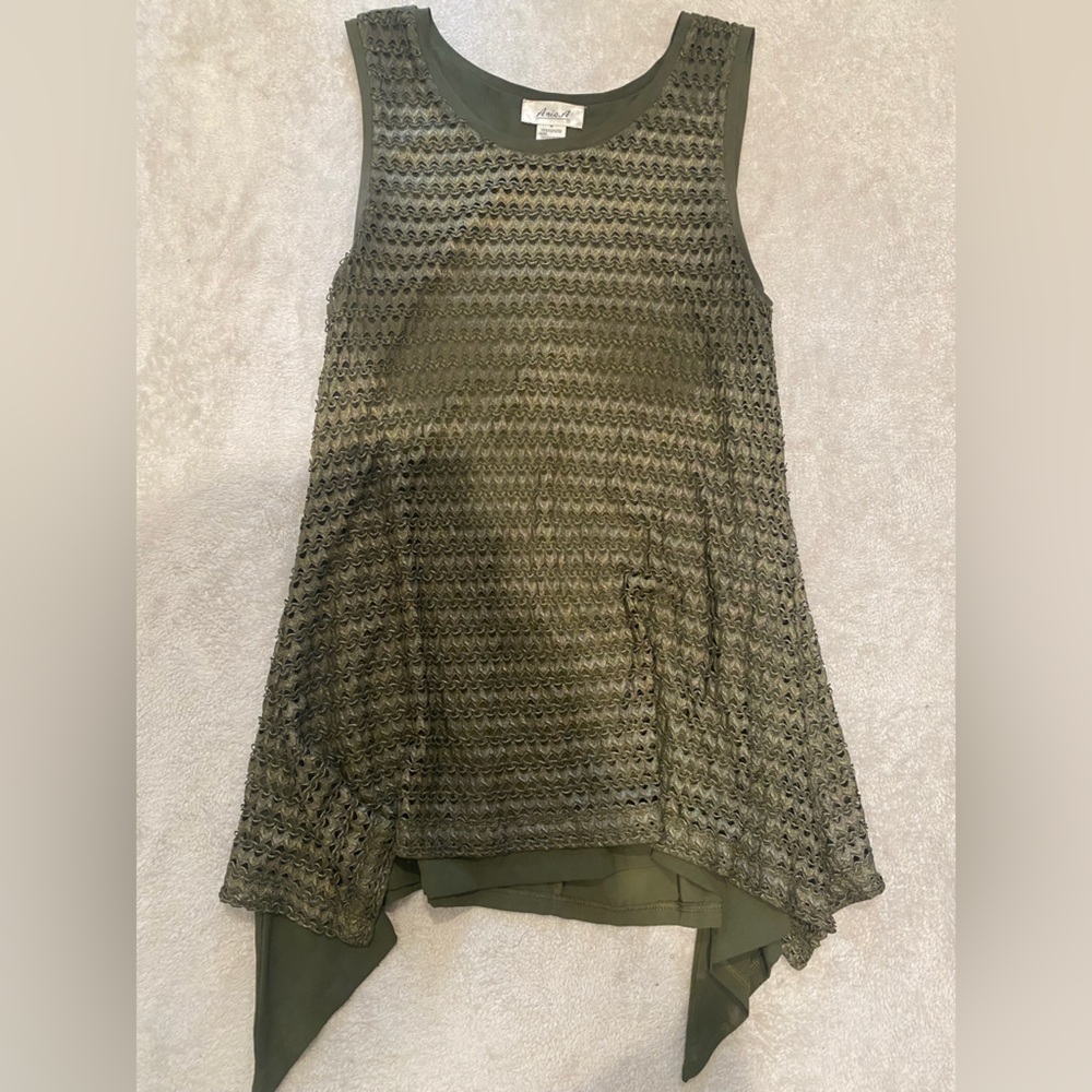 Anès.A Chic Olive Sleeveless Tunic